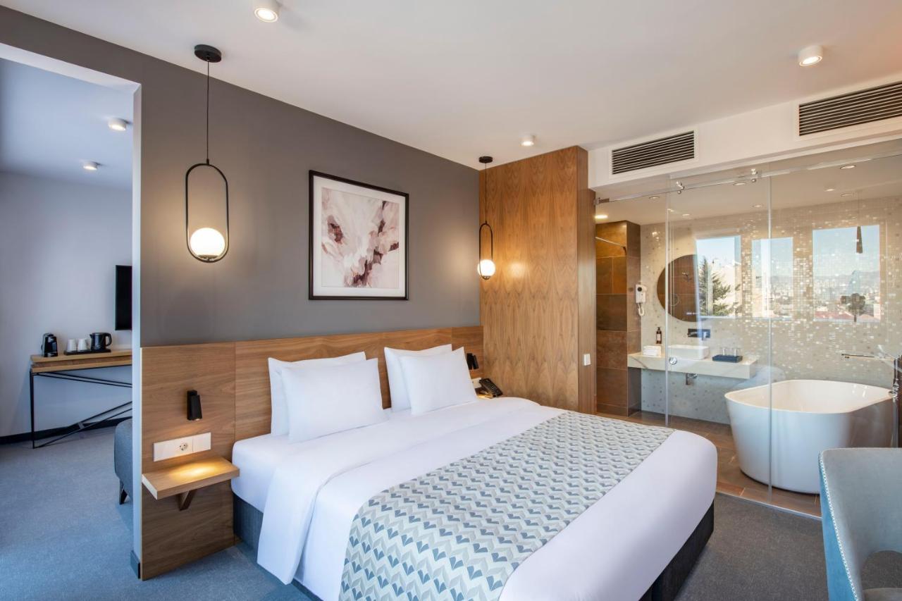 Clocks Hotel Tbilisi Eksteriør bilde